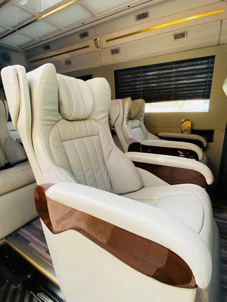 Hải Vân Limousine 9 Chỗ